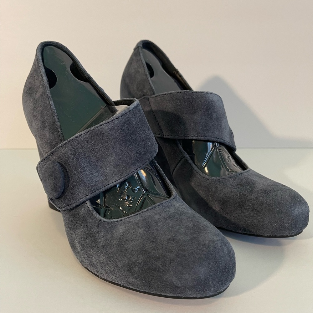 Sundance Suede Pumps - Picture 2 of 5